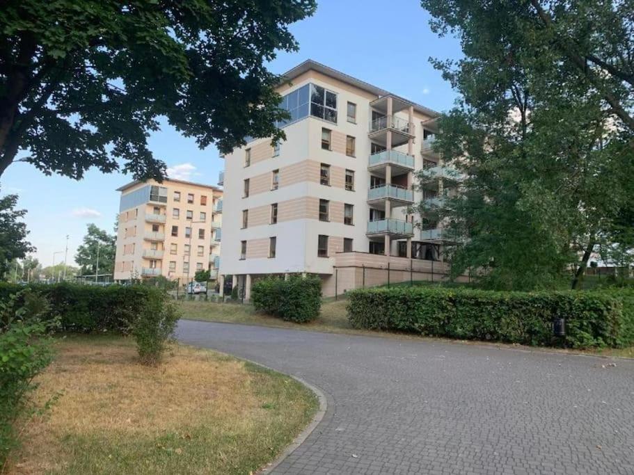 Ferienwohnung Nr 6 Europa22 Apartament Delux Z Wanna Centrum Miasta Tomaszow Maz Osiedle Browarna Przy Parku Z Widokiem Na Staw Jest Winda Tomaszów Mazowiecki Exterior foto